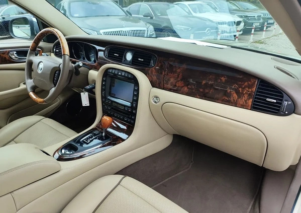 Jaguar XJ cena 59900 przebieg: 157500, rok produkcji 2008 z Warszawa małe 781